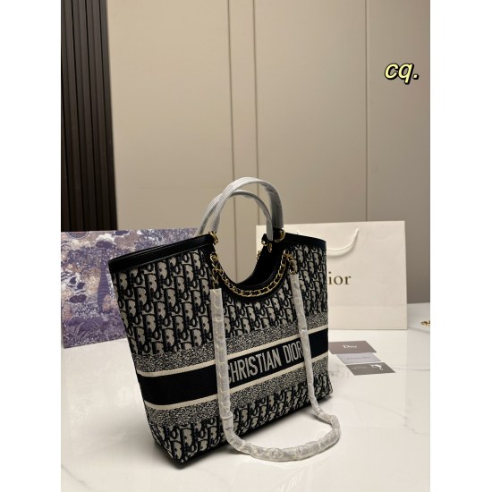 2023.10.26 P190 (with box) size: 3027 Dior Dior/CHANEL Chanel/FENDI Fendi Autumn/Winter New Shopping Bag Chain Bag Cool yet understated Luxury! Salt sweet, ultimate beauty~lazy and fashionable, the most beautiful girl is you ❗ :