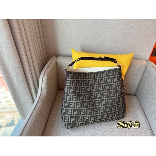 2023.10.26 195 Boxless Size: 36 * 32cm FENDI Double F Shopping Bag:! The medieval bag style is never tired of seeing, and any style can be held without choosing clothes. The concave shape is also appropriate, super fashionable!!