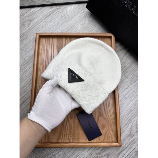 2023.10.02 65. Prada. [Wool single hat] Customer supplied small wool! Precious and precious soul hat! Customer supplied colored yarn. Each color is very beautiful! Classic! Soft and greasy feel. 70% wool ➕ 30% rabbit hair. A lamb that has been combed can 