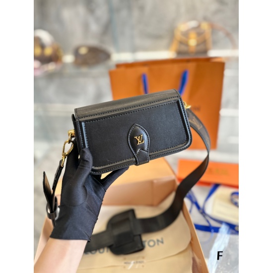 2023.10.1 p195LV New Three in One Officier Three Piece Set Single Shoulder Crossbody Waistpack Chest Bag with Various Back Sizes: 17 * 10 * 4.5Cm Folding Box Packaging