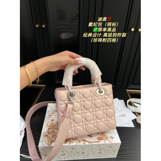 2023.10.07 Four grid P250 folding box ⚠ Size 20.18 Three grid P245 folding box ⚠ Size 17.15 Dior Princess Bag (Silver Label) ✅ The original high-quality product is completely paired with a divine weapon, daily commuting fashion classic, and any style can 