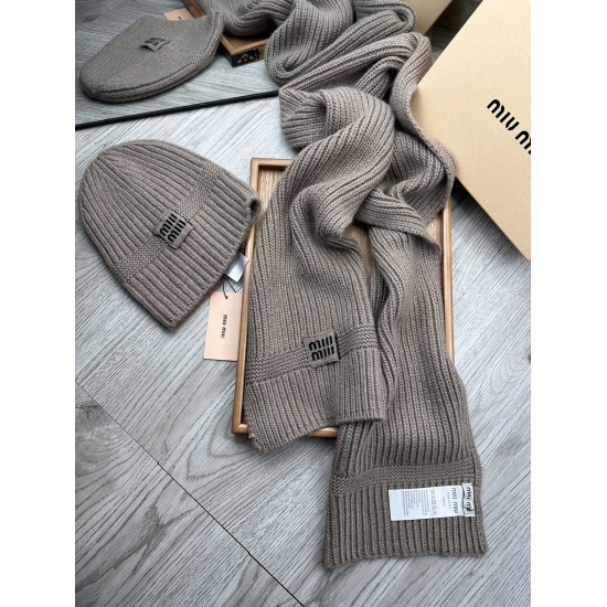 2023.10.02 120. Miu Miu. [Wool Set Hat] Classic Set Hat! Hat ➕ Scarf! Warm and super comfortable~Winter Little Sister's Age Reducing Tool Oh~This winter, you just need such a set of hats~It's both warm and fashionable! Unisex! Can be made for couples! The