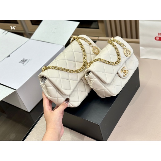 2023.10.13 210 215 Folding Box Size: 19cm 23cm Chanel New Gold Coin Details Real Shot Chanel