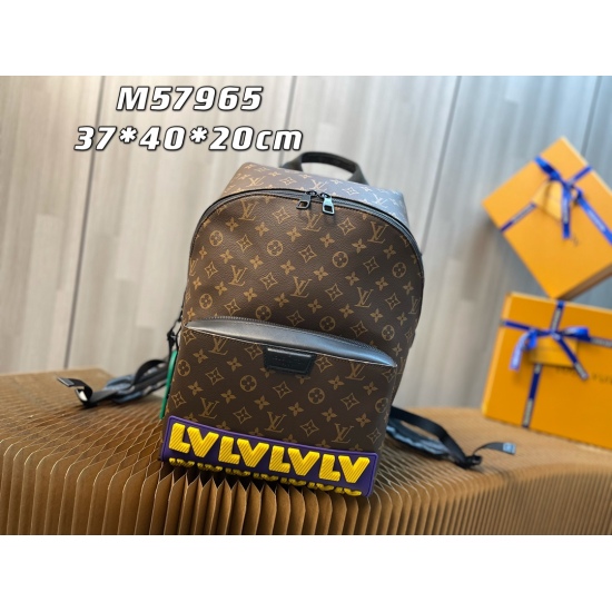 20231125 Internal Price P670 Top Original Order ✨ 【 Exclusive photo, model number: M57965 】 The 2021 Autumn Series Discovery Backpack features three-dimensional latex LV letters prominently arranged on top of classic Monogram canvas, announcing a new imag
