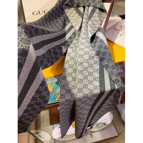 2023.07.03, we buy and cherish our men's scarves. There are really few men's scarves, and we only produce a few in a year, all of which are export orders, so it is difficult to find them. Men's things should be small and refined, and beautiful men's 