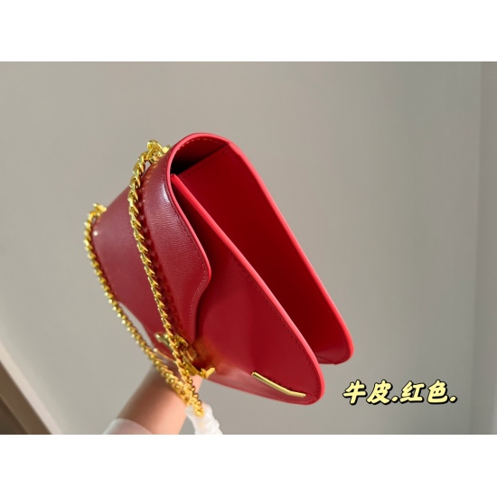 2023.10.30 230 box size: 23.5 * 18cm Celine 22 new! The Arc de Triomphe Besace chain underarm bag is made of toothpick patterned box calfskin, and its capacity is very good for daily use 〰 Only under the armpit and back