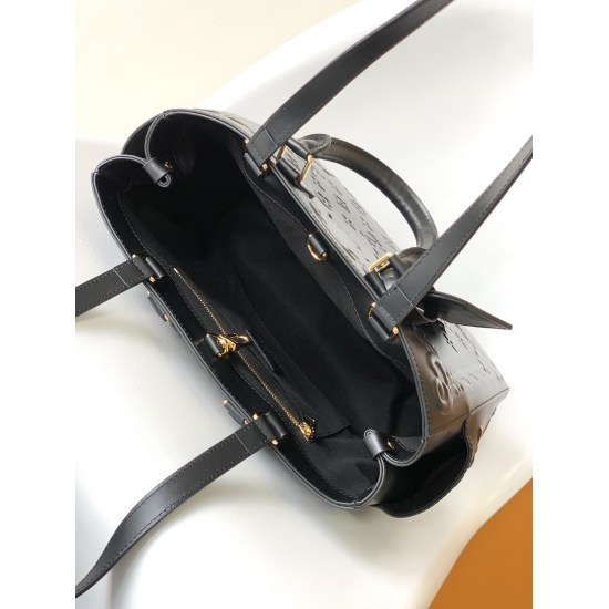 20231125 p1000 M44964 black top grade original single This Sac Plat handbag is from the LV Oroments series, with cow leather embossing resembling the grand relief of 18th century French countryside estates. The ample main compartment is equipped with pock