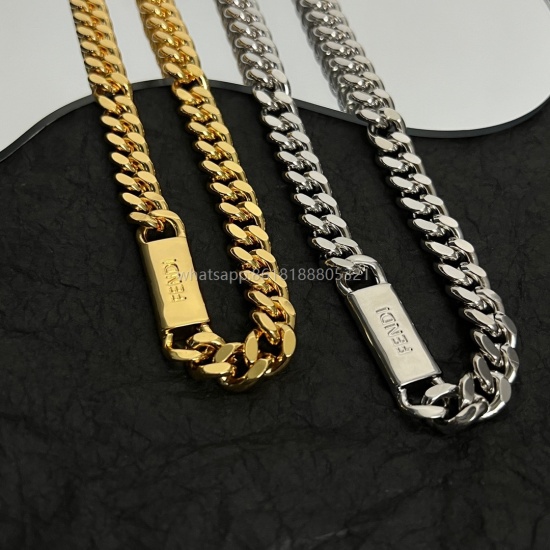 On July 23, 2023, FENDI Fendi Necklace is a high-end customized and popular new model with a simple and elegant appearance. It is difficult to see such a familiar and elegant necklace, which is very suitable for daily pairing. Babies, this is definitely w