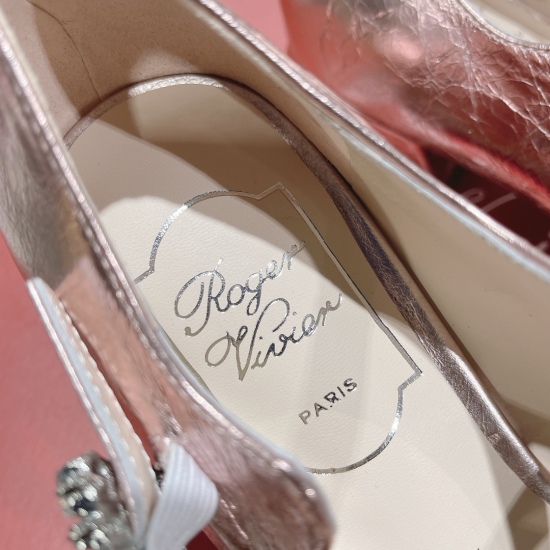 On January 5, 2024, 295RV * new high heeled Mary Jane single shoes will be released from the factory. Everyone is looking forward to the high heeled Mary Jane single shoes. The comfort on the feet is amazing, beautiful and sweet. Every girl should have a 