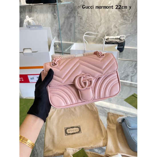 On March 3, 2023, the GuccilGG Marmont series p230GUCCI Pet Selection GGArmont series handbag has just been launched with a new set of bag shapes. The mini waist bag is made of V-shaped quilted leather with ceramic effect decorative hardware, and the meta