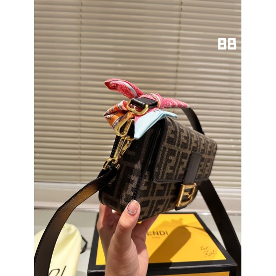 2023.10.26 P220 ❤️ FENDI Fendi F Home Method Stick Bag! The colors of spring and summer! The medieval bag style is never tired of seeing, the biggest feature is that it can hold any style without choosing clothes, and the concave shape is also appropriate