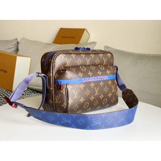 20231125 P480 ❤ Liu Haoran, the same style as the celebrity: MESSENGER small mailman bag M43843, a new Messenger small mailman bag with old flowers created by Kim Jones, the artistic director of men's clothing. The LV coated canvas material is equipped wi