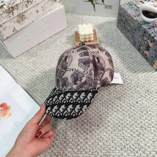 2023.10.02 45 Dior High Edition Counter Synchronized Dior New Baseball Hat is a very convenient to carry hat that can be folded into a small bag and is suitable for wearing all year round,