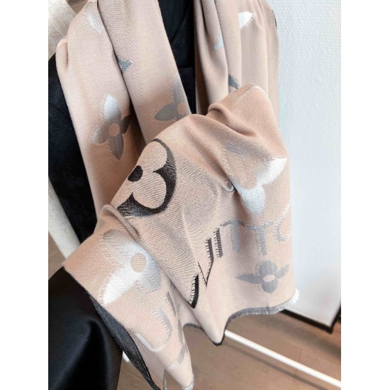 The soft and delicate feel of the new cut cotton gradient on May 28, 2023 was deeply impressed by LV. LV's latest design, very practical and easy to match, essential for all seasons ‼ Old flowers are really magical, right? They always make people feel ver