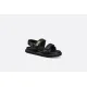 20240407 P260DIOR Classic Sandals This mixed sheepskin DiorAct sandal style is fashionable. Paired with an insole that fits the foot shape, it is made of exceptionally lightweight and comfortable leather. The shoe upper strap is opened and closed with Vel