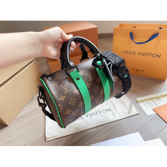 2023.10.1 240 Lv X Nigo Keepall xs 21 Pillow Bag Handbag is an ideal urban handbag. The iconic design and classic Monogram canvas, combined with various carrying options and luxurious natural cowhide trim, add a fashionable and avant-garde feel to the bag
