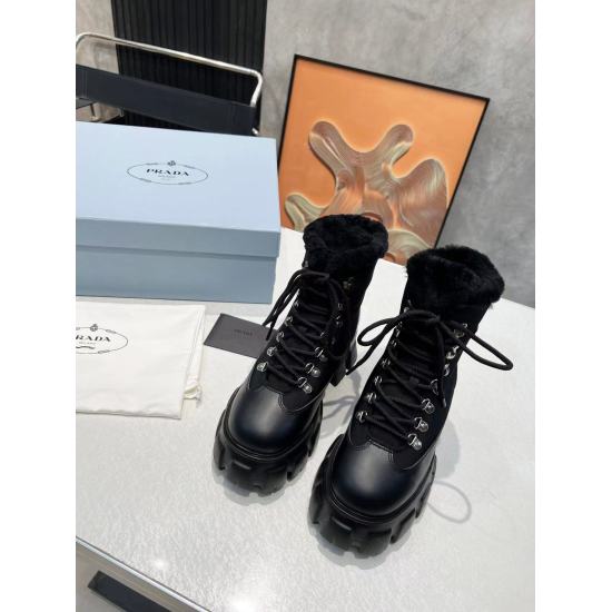 On January 5, 2024, the Maoli 330 and 2023 SSS launched the Prada short boot series PRADA, a popular fashion show on the early autumn and winter runway. Prada can be used in important occasions with a fresh and luxurious feel. Wearing this shoe perfectly,