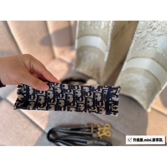 285 unboxed upgraded version blue size: 21 * 14cmD home tote shopping bag tote24. The new early spring tote that can be carried is here! It's not so easy to use! Three dimensional embroidery is a gift for non ordinary goods with the same color scheme of s