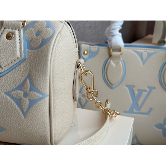 270 new model (with box) size: 20 * 14cm L home ss23 Speedy 20, let's experience the joy of ice blue together~Carrying a small bag, I really love it~Search: Lv nano