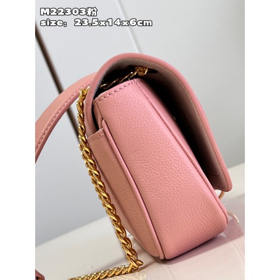 20231125 P1020 [Exclusive Real Time M22303 Fans] The new LockMe East West Chain Bag exudes the urban style of the 1990s and is a regular choice for day and night wardrobe. The grain leather features a minimalist design, combined with slip chain shoulder s