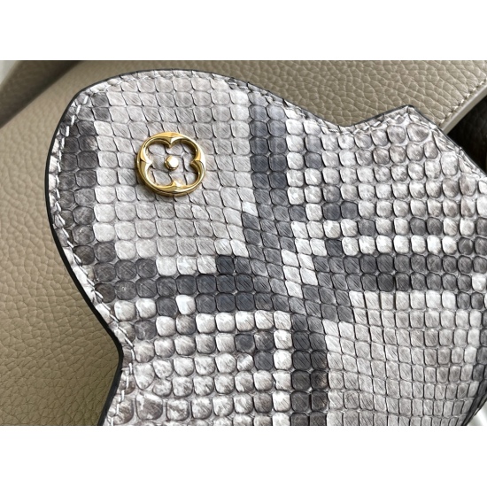 20231125 Premium Full Package P1400 [Premium Premium Factory Leather M80041 Elephant Grey with Python Gold Buckle] The first Louis Vuitton store was opened on the Gable Street in Paris, and the Capuchines handbag is as durable as the brand, bringing a fas