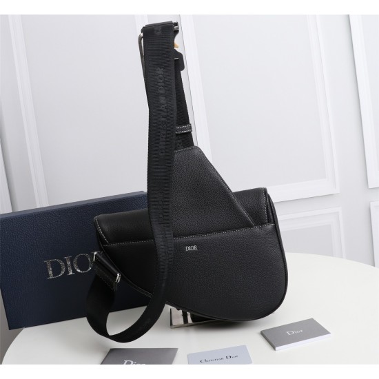20231126 580 counter is a genuine product available for sale. [Original Quality] Dior Men's Saddle Crossbody Bag/Chest Bag Model: 1ADPO093 (black leather printing) Size: 20 * 28.6 * 5cm Physical photo taken, same as the goods. Heavy gold genuine plate pri