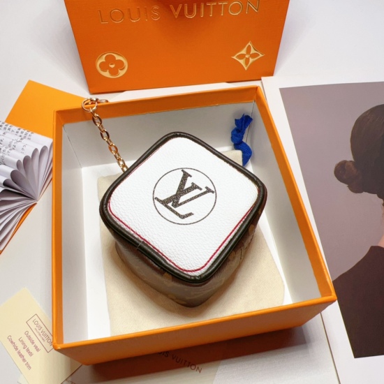 20240401 90Lv Dice Key Zero Wallet Pendant ☀️ Louis Vuitton LV Dice Key Zero Wallet Keychain Pendant ☀️ Can hold small items such as cards and coins ☀️ Top imported PU material hardware with imported steel original logo