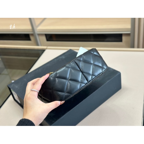 On October 13, 2023, 210 comes with a foldable box CHANEL23, a new hippie hobo | rare back method at the Chanel family ceiling. Before it's out of stock at a premium, quickly check out the size: 20.23cm