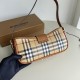 2024.03.09p550 Top of the line original B-family diagonal cross bag, made in Italy, decorated with Burberry plaid. The eye-catching buckle strap design is inspired by the brand's iconic Trench trench coat. 26 x 6 x 12cm Decoration: 100% calf leather. Inne