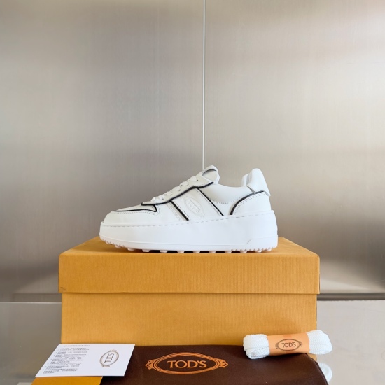 On January 5, 2024, TODS Todd's latest thick soled casual sports shoes were purchased and developed. This sports shoe features a special large rubber bean on the thick sole, and the upper design incorporates basketball elements. The leather has a soft tou