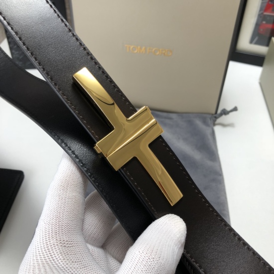 Tom Ford's latest popular online double sided cowhide belt original box counter has launched a 3.2 wide new model. The original cowhide, paired with steel buckles, is elegant and easy to use. Thank you for reprinting.