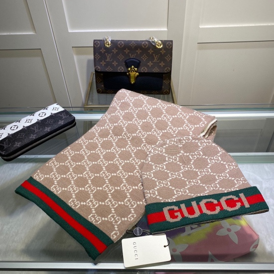 2023.10.2 P120 Gucci GUCCI Classic Set Hat! Hat ➕ Scarf! Quality of cashmere rabbit hair! Warm and super comfortable~This winter you're just missing a set of hats~they're both warm and fashionable! Unisex! Can be made for couples! The anti-counterfeiting 