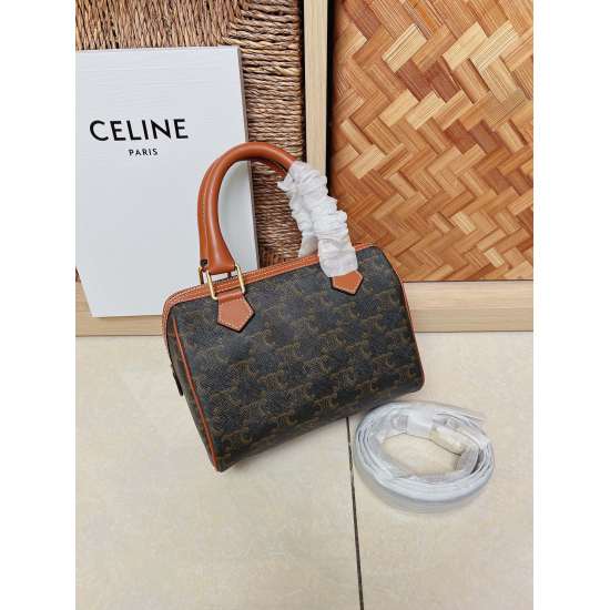 20240315 p730 CELINE | Small logo printed cow leather Boston bag TRIOPHE CANVAS logo print, cow leather edging, fabric lining, zipper lock, 1 main compartment, inner zipper pocket. Leather handle length 8cm Size: 19.5 X 14 X 7 Number: 197582CAS.04LU