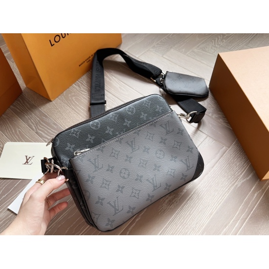2023.10.1 P240 LV Bag Men's Three in One Black Samurai Three Piece Set Trio Postman Bag. The three in one launch of LV has become popular, leading to a trend of various bags. It's very rare that the three in one has released a men's version again! And it'