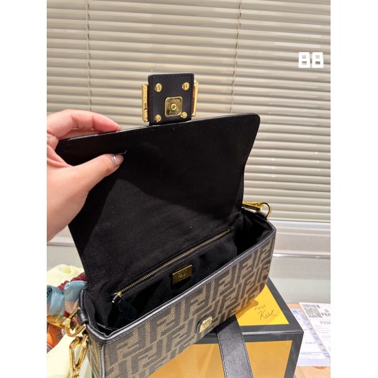 2023.10.26 P220 ❤️ FENDI Fendi F Home Method Stick Bag! The colors of spring and summer! The medieval bag style is never tired of seeing, the biggest feature is that it can hold any style without choosing clothes, and the concave shape is also appropriate