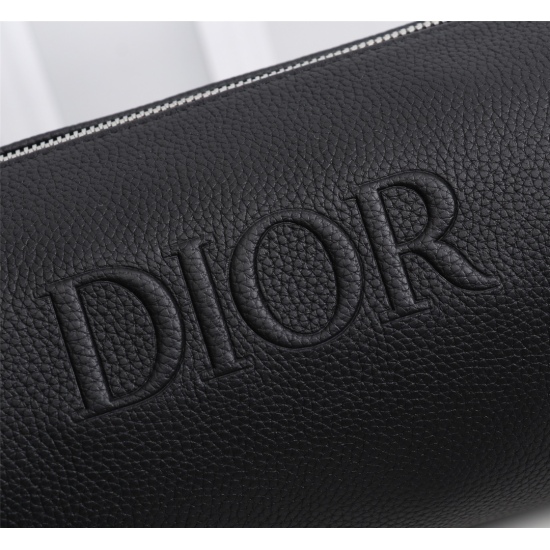 20231126 450 genuine counter available for sale: Dior Roller DIOR OBLIQUE men's shoulder and back crossbody bag/cylindrical bag [equipped with counter genuine box] Model: 1ROPO061 (black leather embossed) Size: 21.3 * 12.5 * 12.5cm Physical photo taken, c