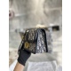 On October 7th, 2023, you can always believe in the original P255 Dior/Dior Montaigne small chain bag Dior's new Montaigne small chain bag. This upper body is really amazing, exquisite, compact, portable, and highly popular. However, a bag that is popular