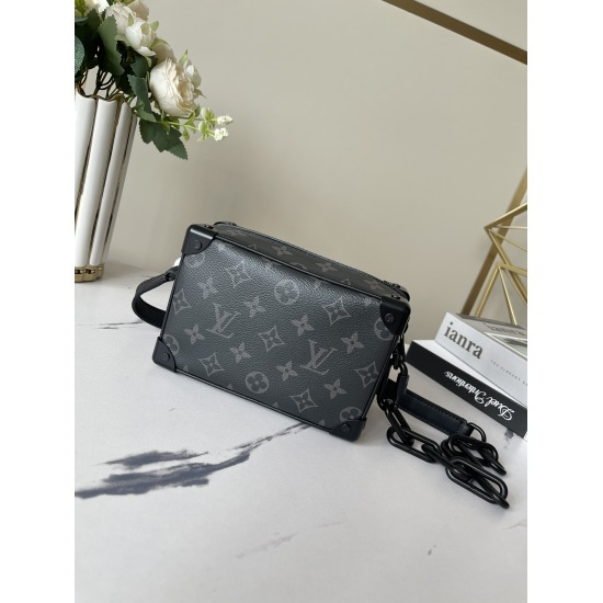 20231126 P570 [Exclusive Top of the line Real Shot] M44735 M68906 M44480 LV New Single Shoulder Crossbody Bag Box Bag Unisex iconic Monogram print paired with contrasting resin chain straps. Men's Art Director Virgil Abloh has given this Mini Soft Trunk h