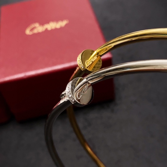 2023.10.05 75 This year's new Cartier Cartier nail studded diamond collar necklace, 24K precision steel color retention necklace, recommended by Little Red Book, is a popular model. The latest Cartier precision steel is super personalized, and the versati