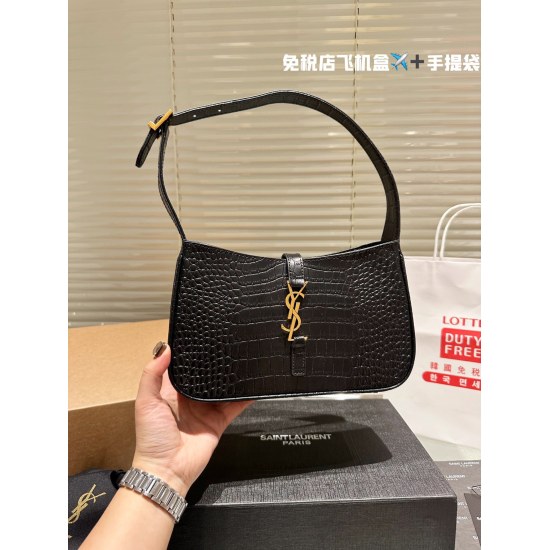 2023.10.30 Crocodile P205 Plain P200 Full Set Gift Box Packaging ➕ Aircraft box ✈️ Recommend Yang Shulin YSL underarm bag, which is very suitable for autumn and winter. I have seen Celine Gucci Prada a lot Yang Shulin's bag is very novel, with a vintage c