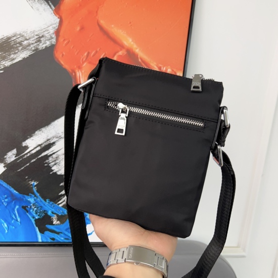 2023.11.06 P145 Prada Original Single Nylon Fabric Shoulder Bag Crossbody Bag Men's Bag is exquisitely inlaid with exquisite craftsmanship, classic and versatile physical photography Original factory fabric high-end quality delivery small ticket dustproof
