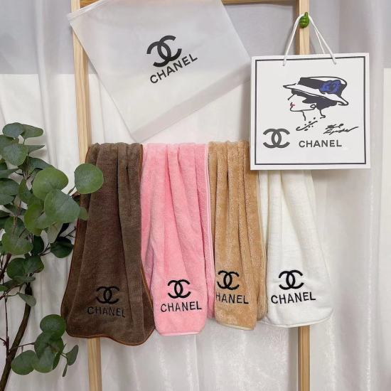 On December 22, 2024, the Chanel bath towel set is now available in stock! Exported to Paris, France, Chanel bath towel and towel combination, from Paris Fashion once again enters your bathroom, washing your face and taking a shower has more temperament~q