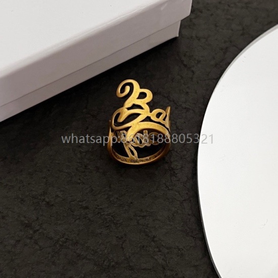 2023.07.23 The new Balenciaga ring of Balenciaga is simple, generous, and famous. It has a full sense of gold, and looks great with clothes! Size: 678
