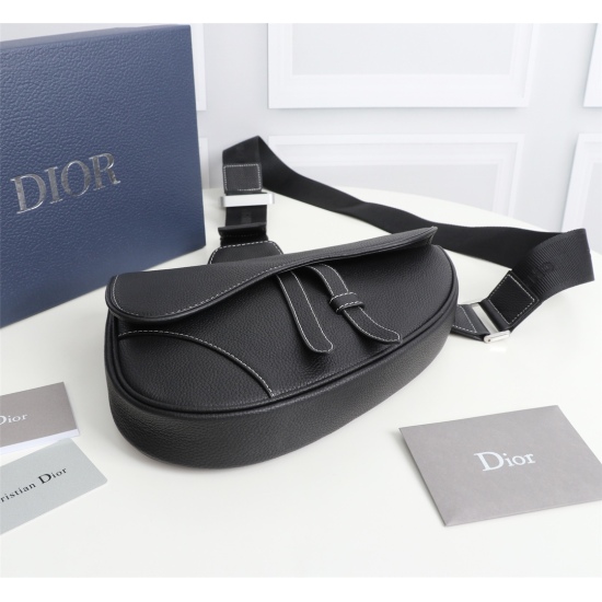 20231126 550 Dior Men's Saddle Crossbody Bag/Chest Bag Model: 1ADPO093 (black leather and white line) Size: 20 * 28.6 * 5cm Physical photo taken, same as the goods, heavy gold genuine plate making, imported original factory first layer grain surface calf 