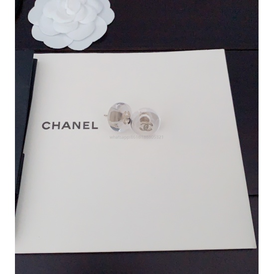 2023.07.23 ch * nel's latest transparent white round earrings are made of consistent Z brass material