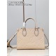 20231125 P1150 [Exclusive Real Shot M45653 White Embossed] M46569 This OnTheGo small handbag is made of Monogram Imprente leather, with a gentle tone that contrasts with LV letters and Monogram floral embossing, creating a small, square and shimmering des