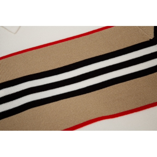 July 18, 2023 bbr/Burberry 2023 SS Spring/Summer New Knitted Elastic Polo T-shirt, Men's Fashion Stripe Contrast Panel Ultra Light and Breathable Knitted Short Sleeve Polo Shirt! In summer, if you want to wear a polo shirt that reduces age and shows vital