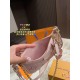 2023.10.1 Qixi limited pure leather P200 folding box ⚠ Size 21.12LV gradient mahjong bag paired with double chain hanging accessories, freely paired with a sweet strawberry ice cream color, the actual product is really beautiful, close your eyes!! Pink an