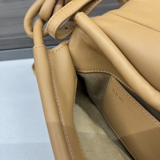 20240325 Original Order 890 Super 1010L ⊚℮℮ W ℮ New Shiny Napa Cow Leather Paseo Bag is exquisitely crafted with a simple and elegant silhouette. The unique and soft pleated structure brings a soft and ultra lightweight construction. This handbag is made 