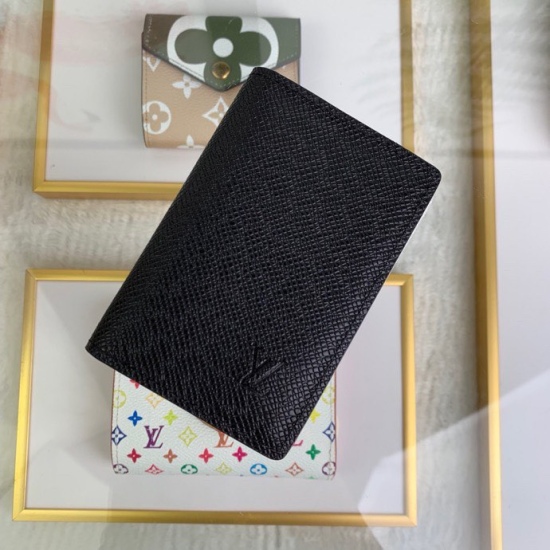20230908 Louis Vuitton] Top of the line original exclusive background M30183 Size: 7.5x 11.0 cm This Louis Vuitton compact pocket wallet has powerful features and can store credit cards, banknotes, and bills. The elegant combination of black and gray exud